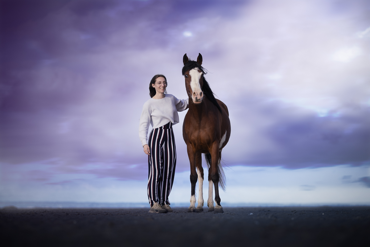 cheval pie bai espagnol seance photo plage cavalière nuages orage