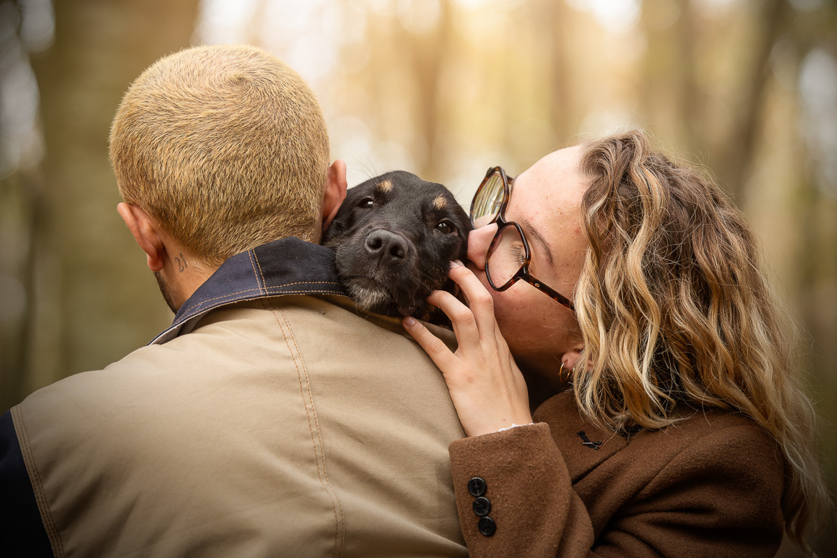 couple et leur chien seance photo foret