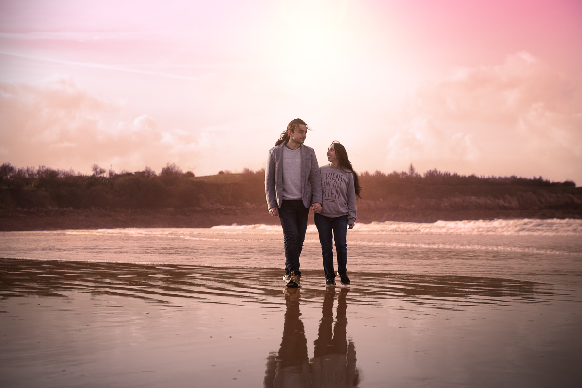 couche de soleil seance photo couple plage golden hour