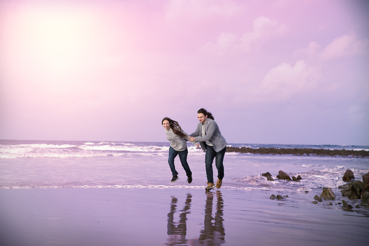 couche de soleil seance photo couple plage golden hour