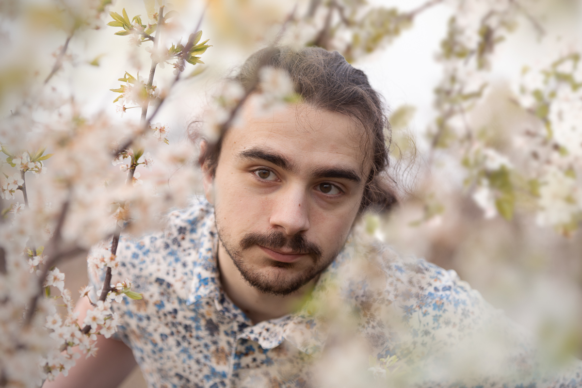 seance photo cerisier homme printemps rose