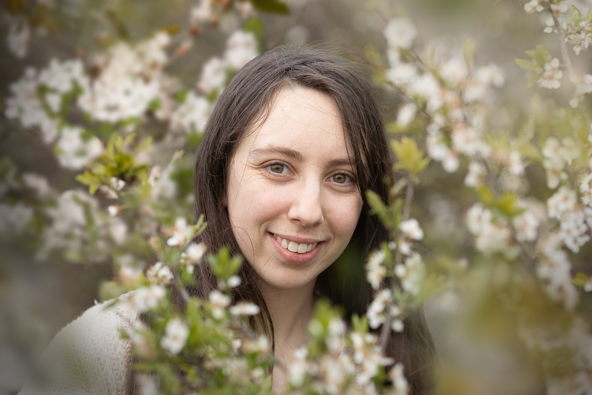 seance photo fleurs blanches femme printemps