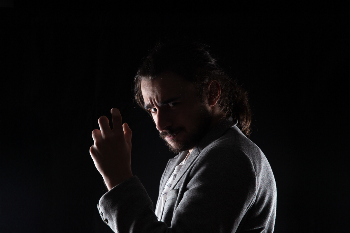 studio fond noir effet de lumière seance photo professionnelle