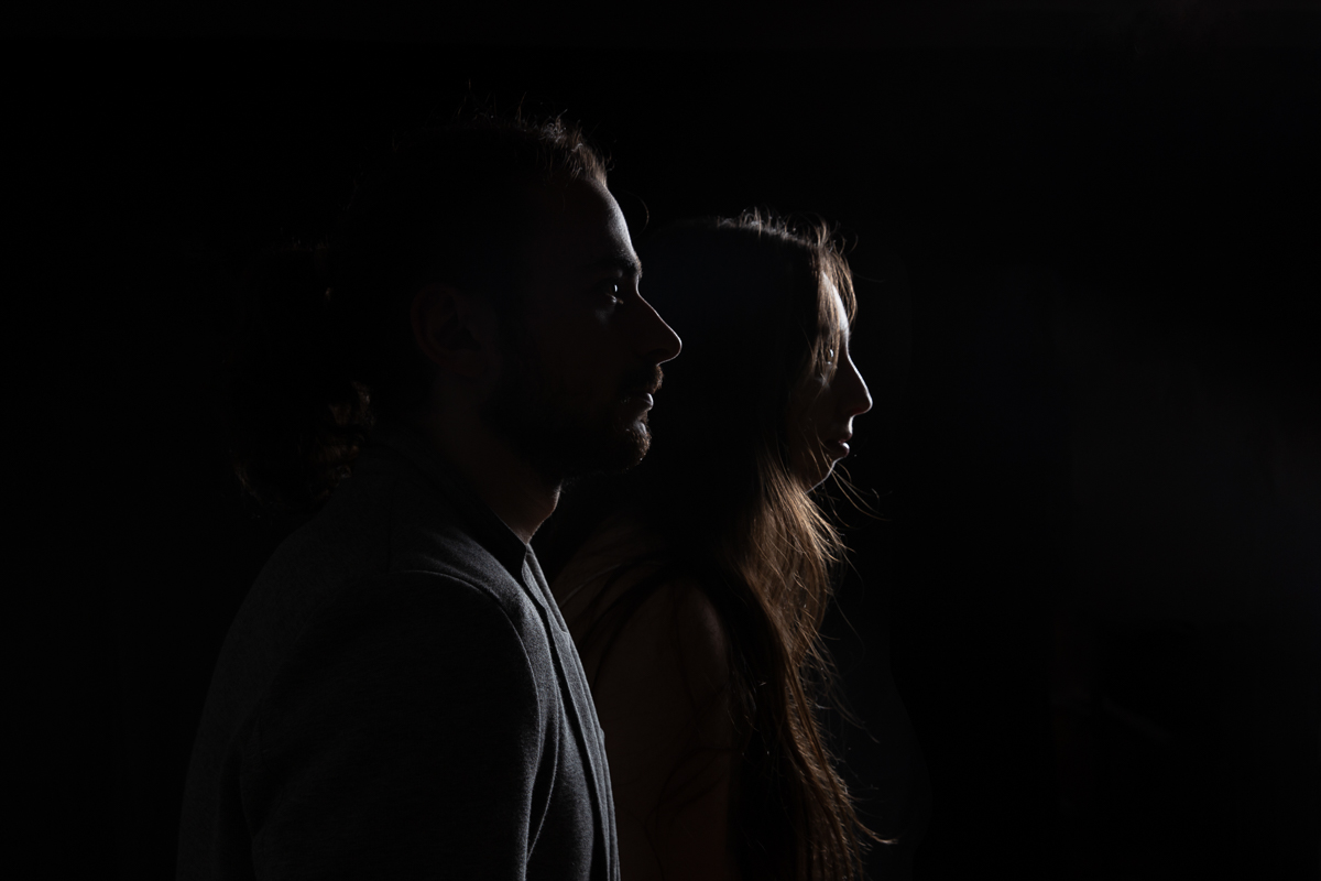 studio fond noir effet de lumière seance photo professionnelle