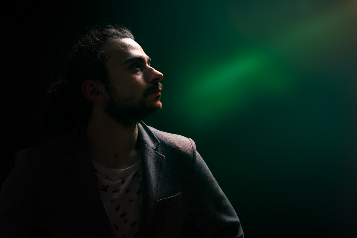 photographe professionnel studio colore artistique fond noir