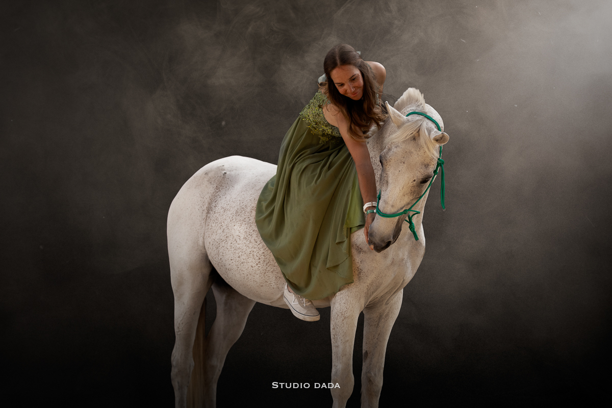 cheval photo studio fond noir fumée